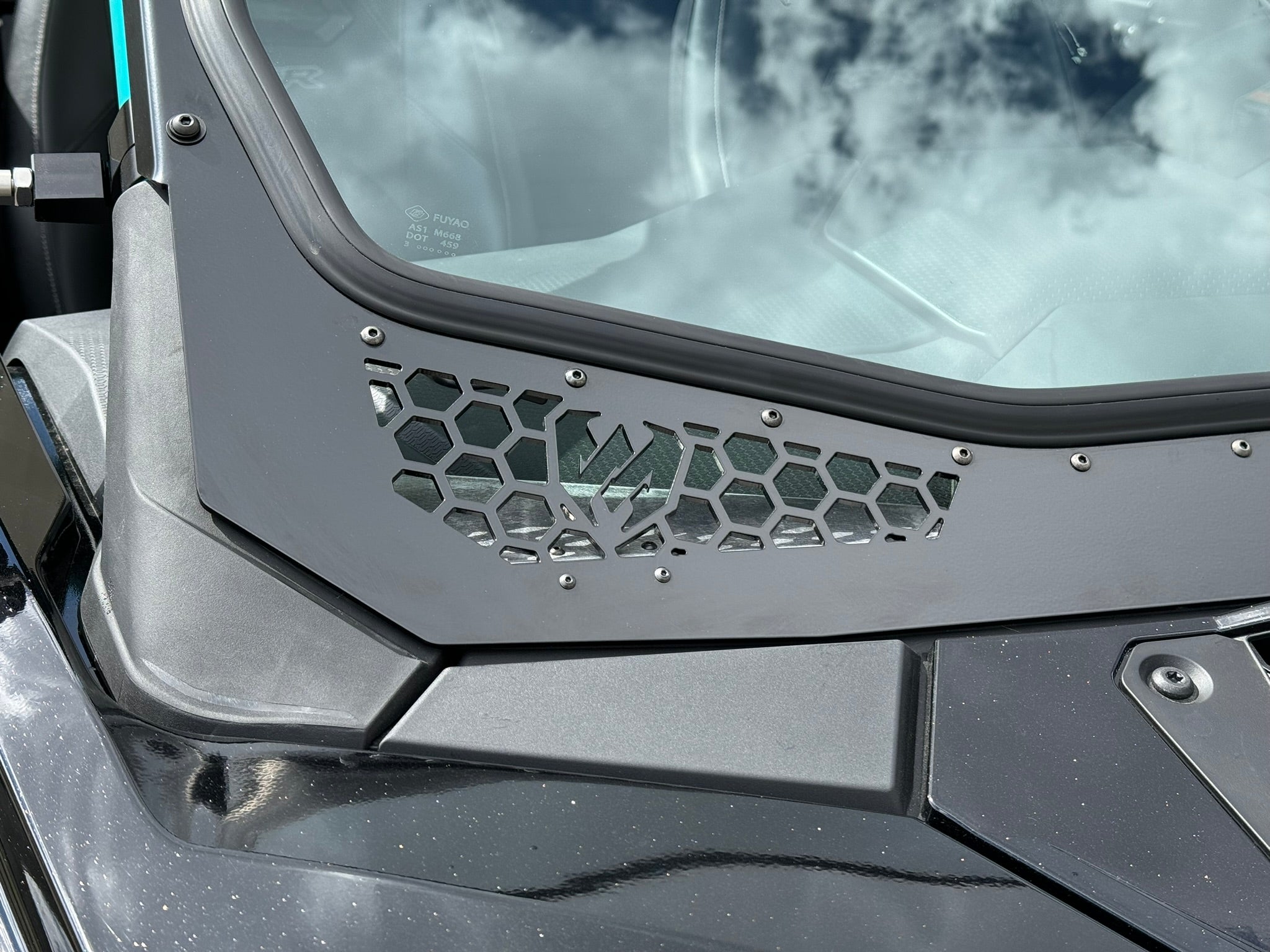 polaris pro r fitted with moto armor full glass windshield showing the vent open 