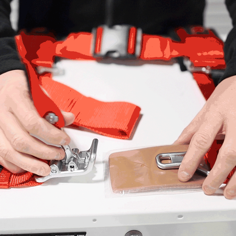 animated gif of how a buckle works on a 50 caliber racing harness seatbelt